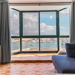 Grand Harbour View Apartment